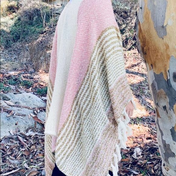 Poncho Style‎ Cardigan OS - Picture 4 of 16